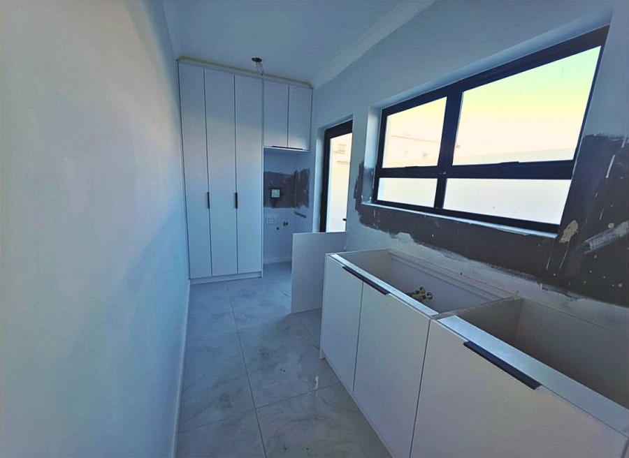 5 Bedroom Property for Sale in Sandown Western Cape